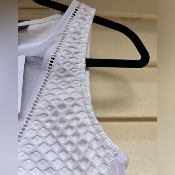 Top shop, white bodysuit, mesh sides & V-neck chest, bubble fabric, sleeveless,6 - Picture 5 of 8